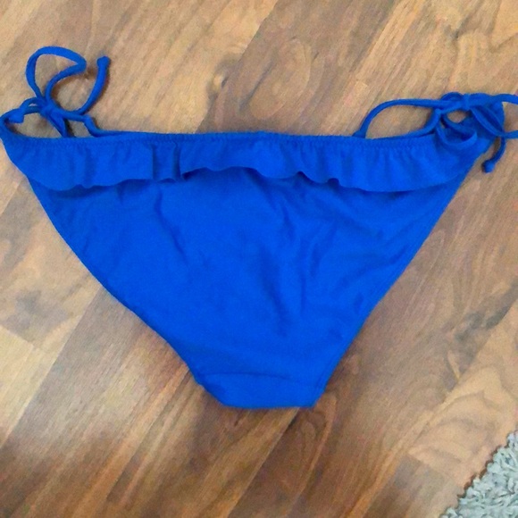 Hollister Bikini Top and Bottom - Picture 6 of 7